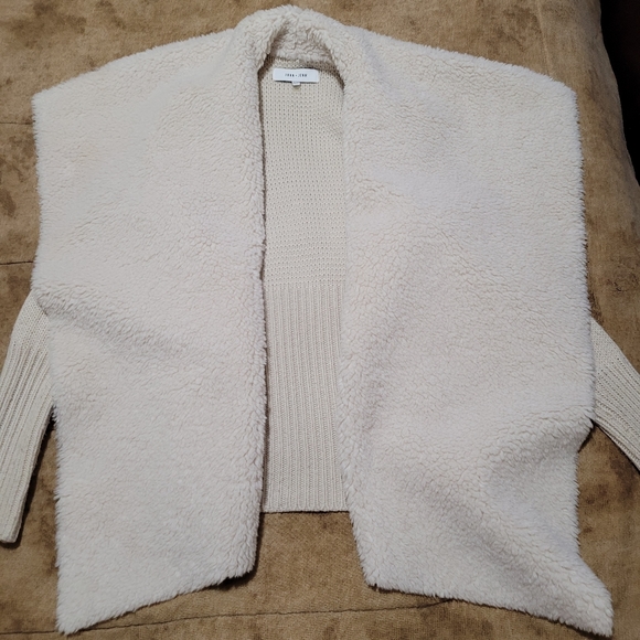 John + Jenn Faux Fur Jacket. Size XS. Supe soft and warm. Beige colour. - Picture 7 of 8